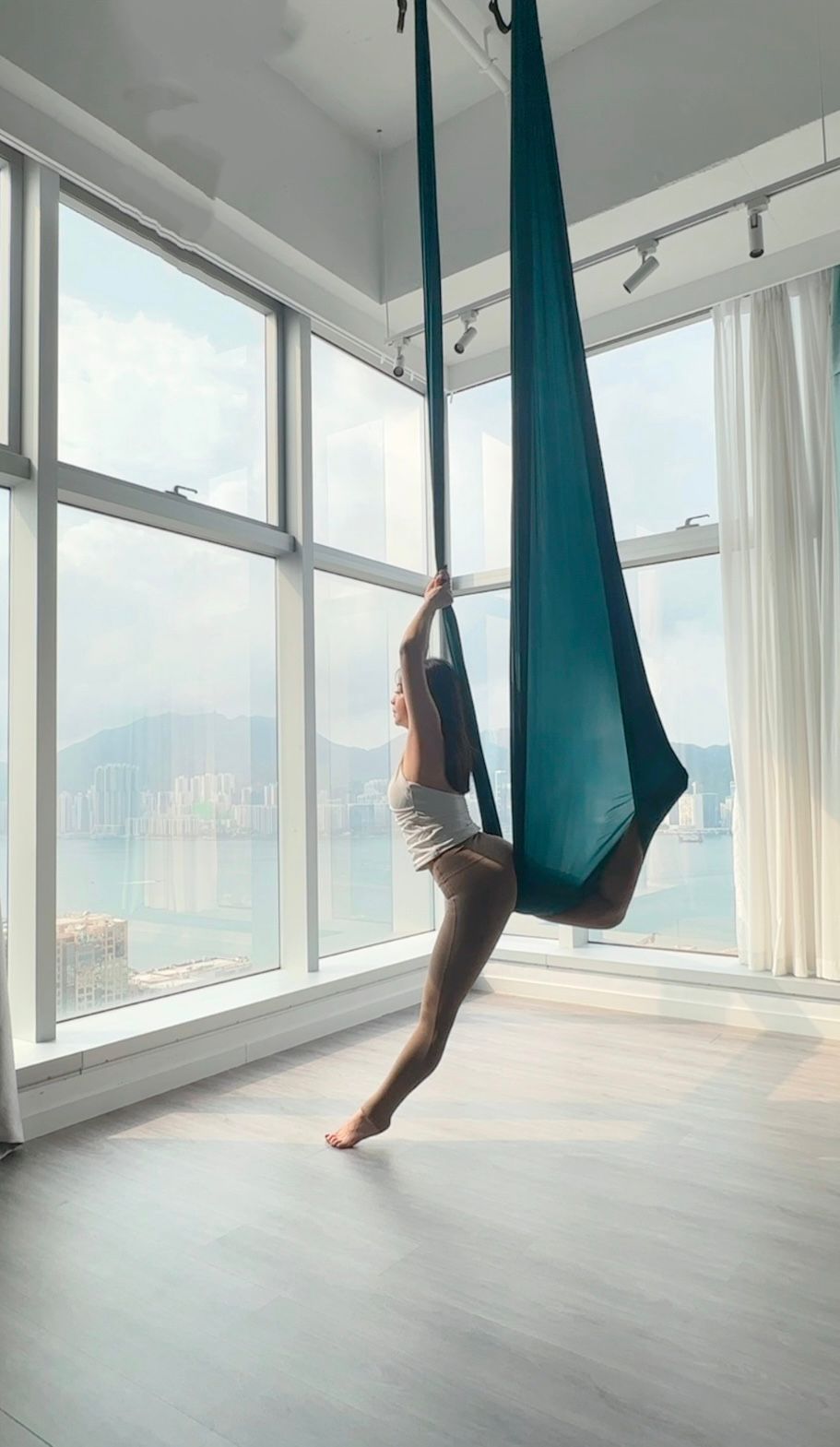 Aerial Yoga For Beginner  新手基礎空中瑜伽 * 初班